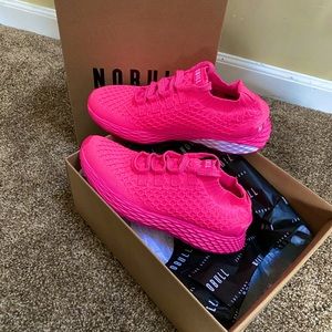 Nobull runners 6.5 neon pink